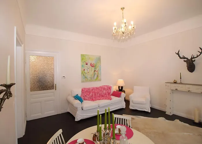Apartament Alt *